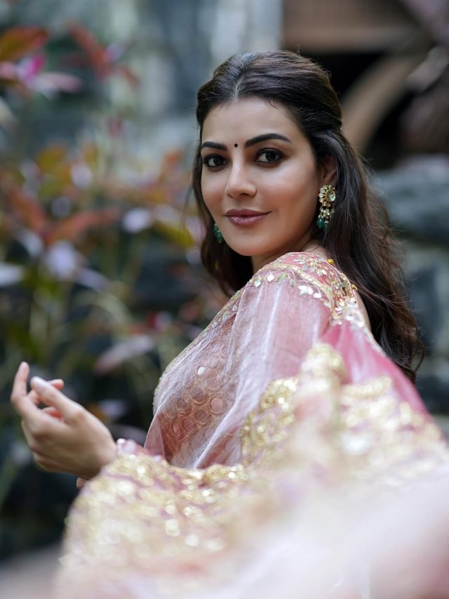 సారీ అందంతో సోషల్ మీడియాలో సెగలు రేపిన కాజల్ అగర్వాల్..