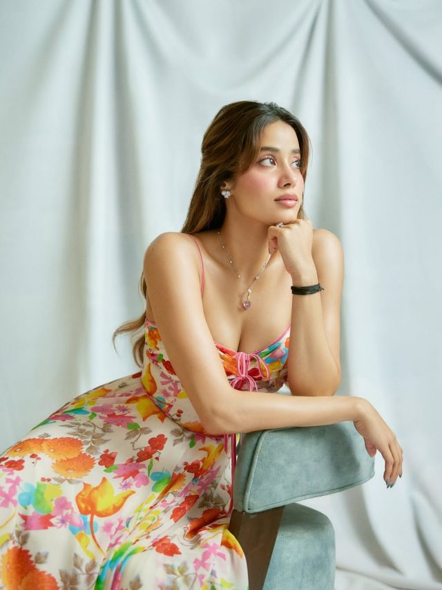 కొత్త హాట్ లుక్‌లో మెరిసిన జాన్వి కపూర్