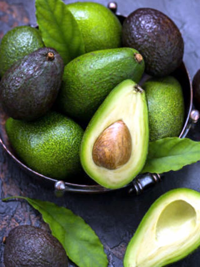 గర్భిణీ స్త్రీలు తప్పక తినాల్సిన పండు-అవకాడో ! ఎన్ని లాభాలు అంటే ......