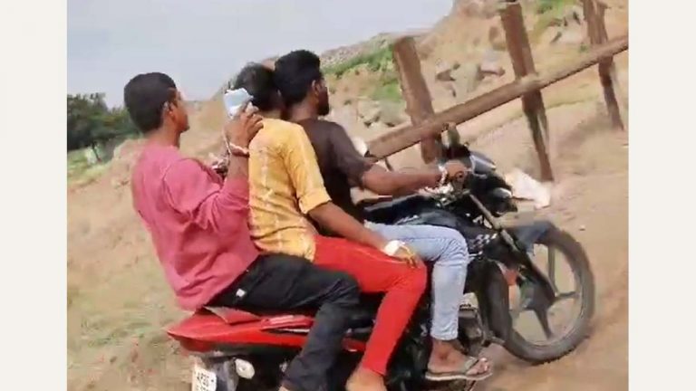 Mahabubabad: బాత్రూమ్ క్లీనర్ తాగి యువతి ఆత్మహత్యాయత్నం..