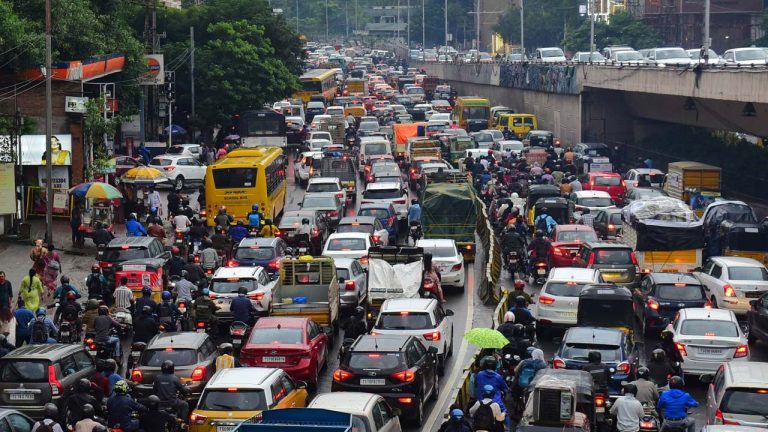 Hyd Traffic : రాఖీ పండుగ ఎఫెక్ట్.. నగరంలో పలు చోట్ల ట్రాఫిక్ జామ్