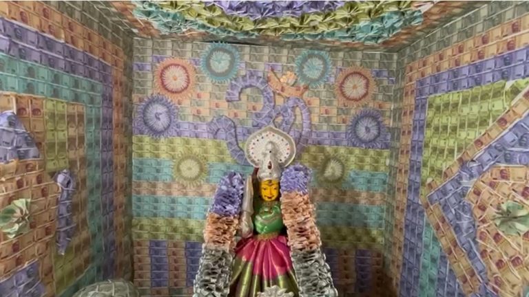 Musalamma: శ్రావణ శుక్రవారం నాడు అమ్మవారికి 30 లక్షల రూపాయలతో కరెన్సీ అలంకరణ..!