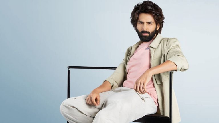 Bollywood : పవన్ కళ్యాణ్ కు డిజాస్టర్ ఇచ్చిన సౌత్ దర్శకుడికి ఛాన్స్ ఇచ్చిన యంగ్ హీరో