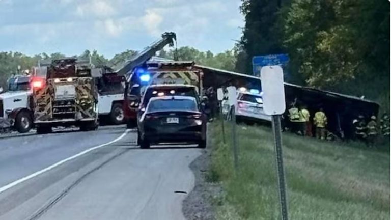 US: న్యూయార్క్‌లో బస్సు బోల్తా.. ఐదుగురు మృతి.. భారతీయులుగా అనుమానం!