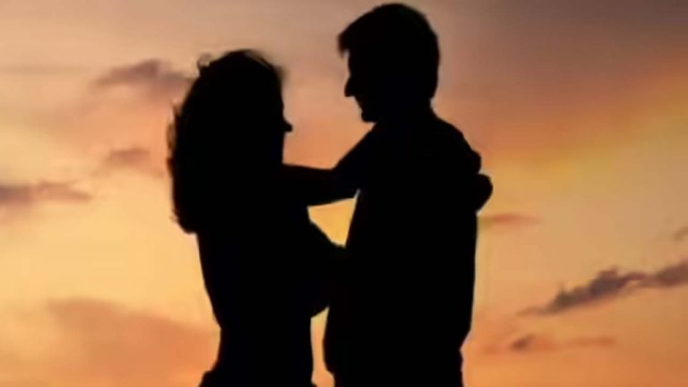 Love: పెళ్లైన వ్యక్తితో ప్రేమ.. వైజాగ్ తీసుకెళ్లి అక్కడే వదిలేసి రావడంతో యువతి..