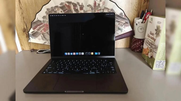 MacBook: ఏం వాడకమయ్యా.. స్మార్ట్ కస్టమర్.. ల్యాప్‌టాప్ కొనడానికి ఏకంగా విదేశాలకు.. ఎందుకంటే?