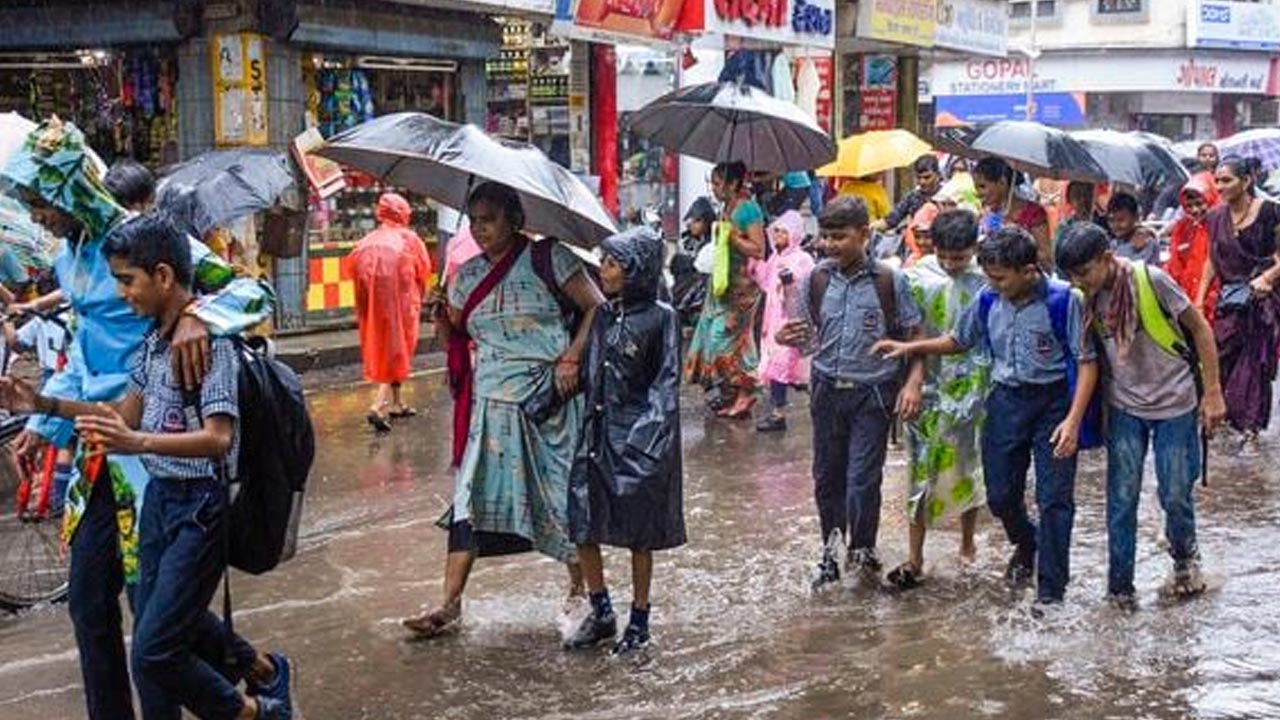 Medak- Kamareddy : మెదక్, కామారెడ్డిలో స్కూల్స్ కు రేపు సెలవు