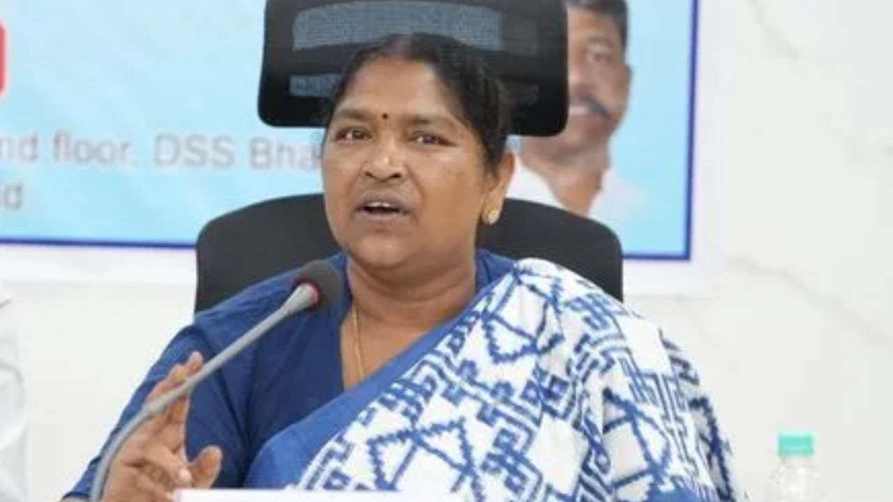 Minister Seethakka : మేడారం జాతరపై రాజకీయాలు వద్దు.. గద్దెల మార్పుపై సీతక్క ఆగ్రహం.!