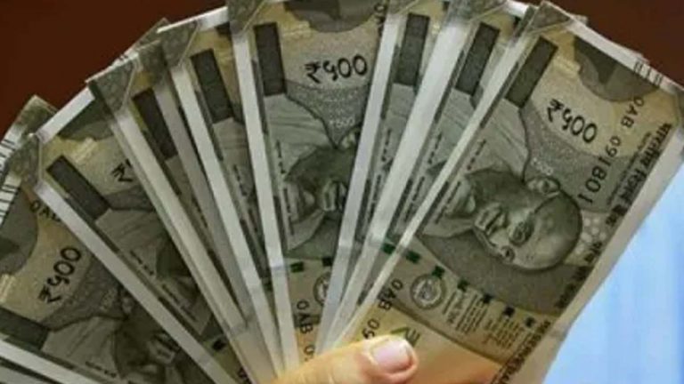 SBI: లక్కీ భాస్కర్ లాగ మారిన ఎస్బీఐ బ్యాంక్ ఉద్యోగి.. రూ. 80 లక్షల నగదు, రూ. 2 కోట్లు విలువ చేసే గోల్డ్ తో జంప్