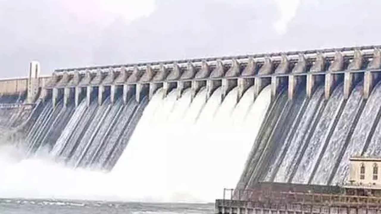 Nagarjuna Sagar : భారీగా పెరిగిన వరద.. నాగార్జునసాగర్ 8 గేట్ల  ఓపెన్
