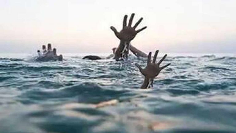 Bapatla: వినాయక చవితి రోజు విషాదం.. తామర పూల కోసం వెళ్లి ఇద్దరు బాలురు మృతి