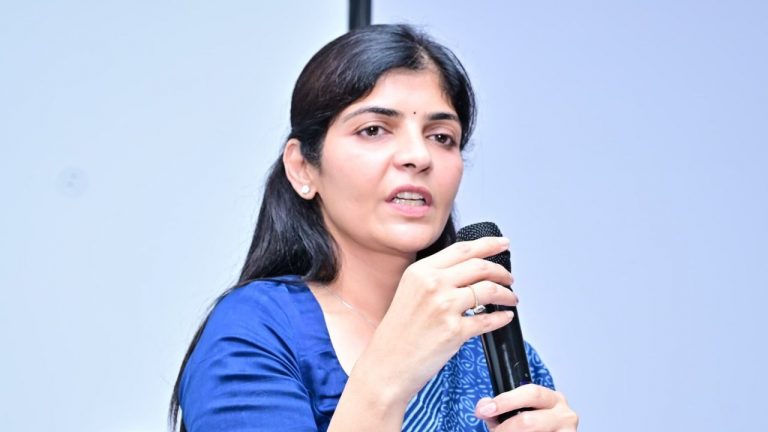 Rayapati Sailaja: వేధింపులకు గురైనప్పుడు 112, 181కు కాల్ చేయండి.. ధైర్యంగా ఫిర్యాదు చేయండి!