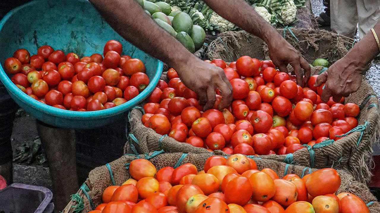 Tomato Prices: భారీగా పెరిగిన టమాటా ధర.. కిలో ఎంతంటే..?
