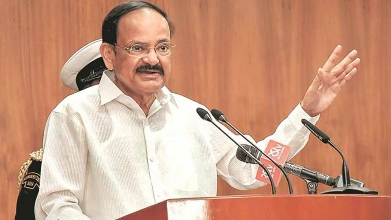 Venkaiah Naidu: ఫిజిక్స్ చూసి పెళ్లిళ్లు .. కెమిస్ట్రీ బాగొలేదని విడాకులు తీసుకుంటున్నారు..