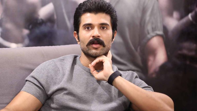 Vijay Devarakonda : ఆ పని చేస్తూ శభాష్ అనిపించుకుంటున్న విజయ్..