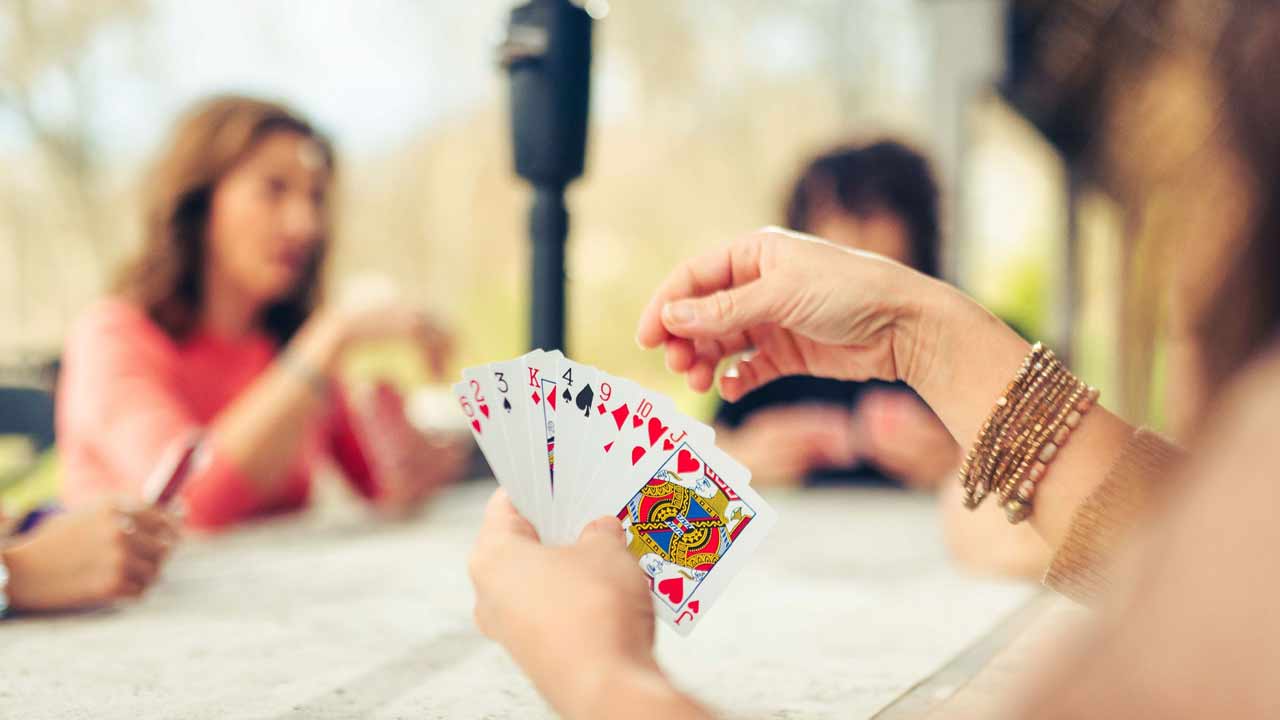 Vizag: ఆరుగురు పతివ్రతలు అరెస్ట్.. పేకాట ఆడుతున్న భార్యపై ఫిర్యాదుతో గుట్టురట్టు!