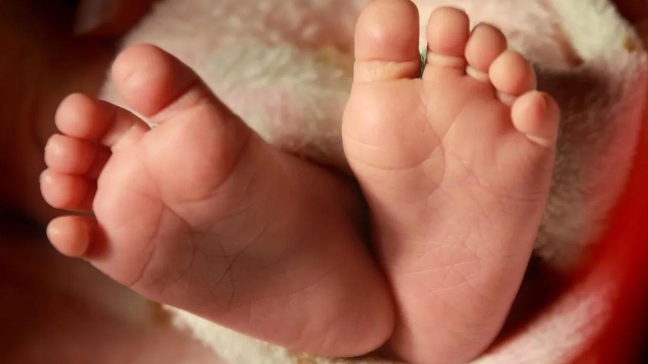 Uttar Pradesh: ఘోరం.. 15 రోజుల పసికందును సజీవంగా పాతిపెట్టారు..