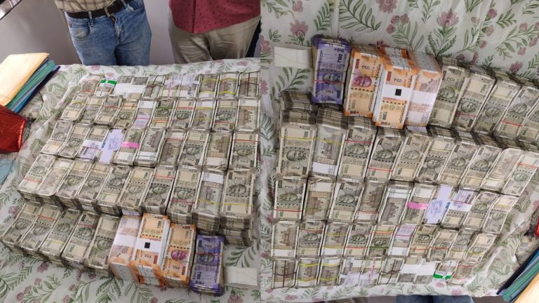 ACB Raids: కట్టలు కట్టలుగా నగదు పట్టవేత.. 18 చోట్ల సోదాలు, 200 కోట్ల ఆస్తులు గుర్తింపు!