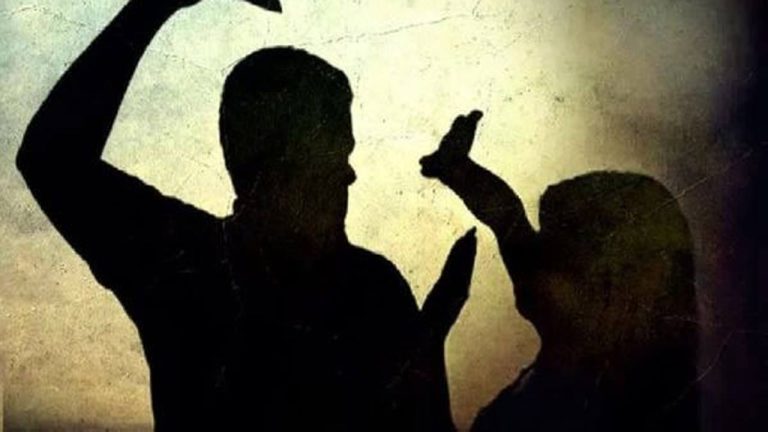 Bhimavaram Double Murder: తల్లి, తమ్ముడి దారుణ హత్య.. ఫోన్‌ చేసిన పోలీసుల ఎదుట లొంగిపోయిన నిందితుడు..