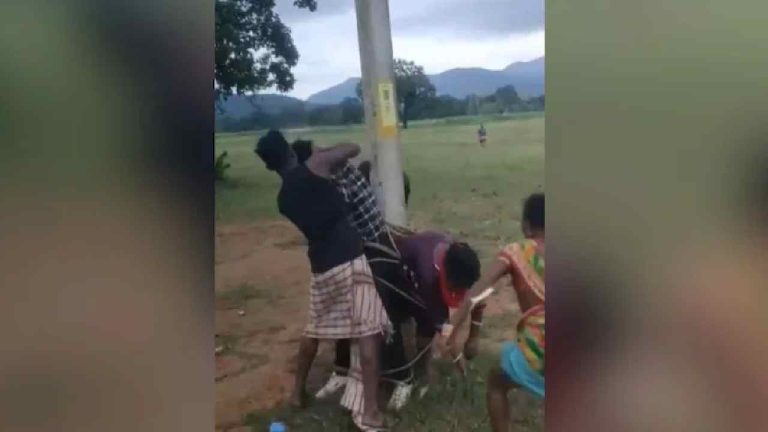 Affair: అక్రమ సంబంధ అనుమానం.. మహిళ, ఇద్దరు వ్యక్తుల్ని స్తంభానికి కట్టేసి దాడి..