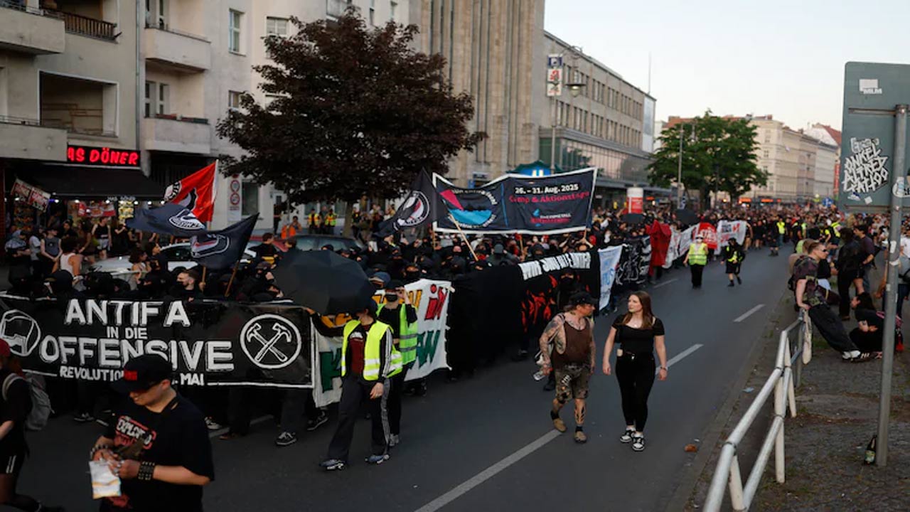 Trump: ట్రంప్ సంచలన నిర్ణయం.. యాంటీఫాను ఉగ్రవాద సంస్థగా ప్రకటన