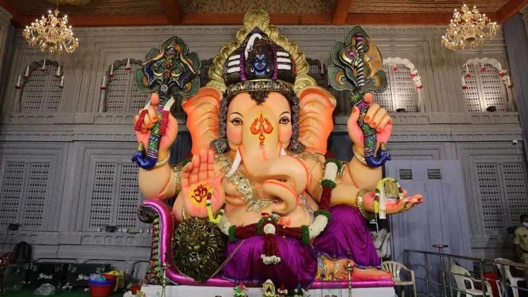 Balapur Ganesh Laddu Auction 2025: బాలాపూర్‌ లడ్డూ కోసం ఫుల్‌ డిమాండ్‌.. వీరి మధ్యే పోటీ