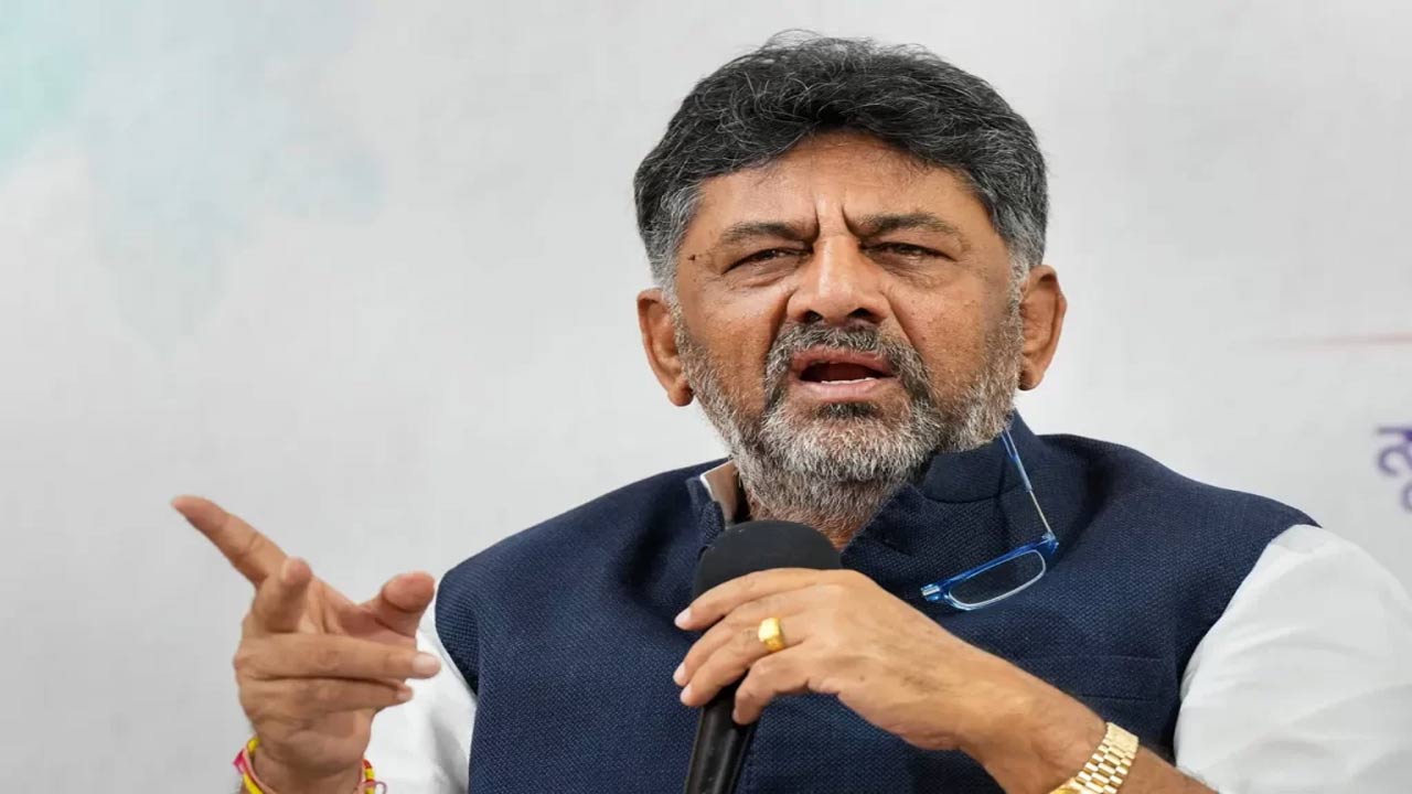DK Shivakumar: మోడీ నివాసం దగ్గర గుంతలు లేవా? కర్ణాటకలోనే ఉన్నాయా? డీకే.శివకుమార్ ఎదురుదాడి