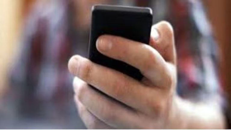 Delhi: ‘మేడమ్ మీరు చాలా అందగా ఉన్నారు.. మీరు ఓకే అంటే..’ ఇన్‌స్టాలో 50 ఏళ్ల మహిళా కానిస్టేబుల్ కి మెసేజ్..