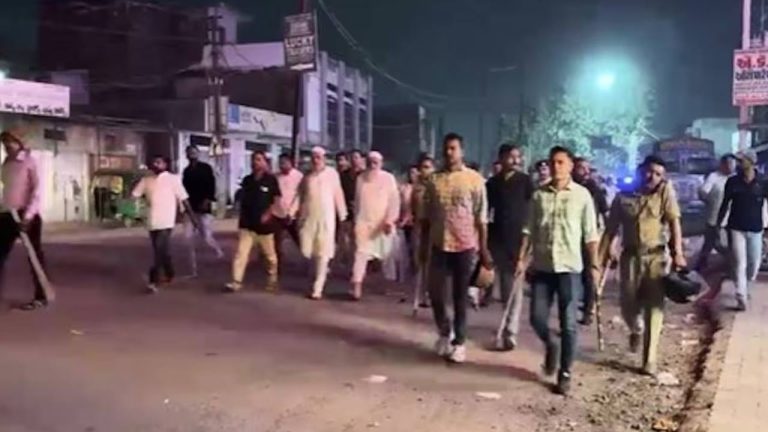 Godhra Violence: పోలీస్ స్టేషన్‌పై ముస్లిం గుంపు దాడి.. గోద్రాలో టెన్షన్ టెన్షన్