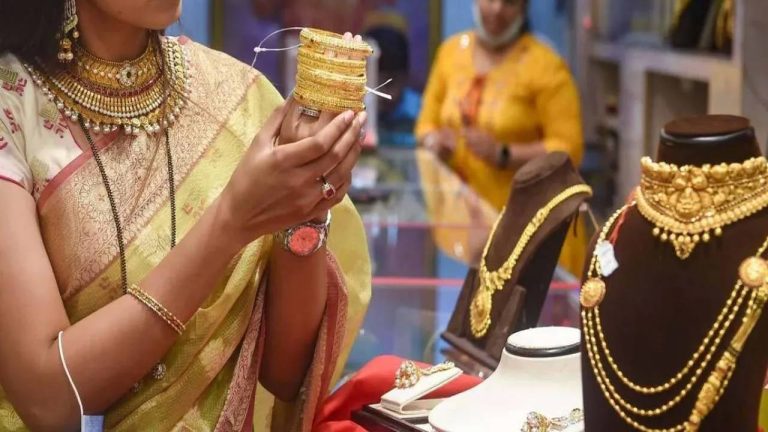 Gold Rates: పసిడి ప్రియులకు బిగ్ షాక్.. భారీగా పెరిగిన ధరలు