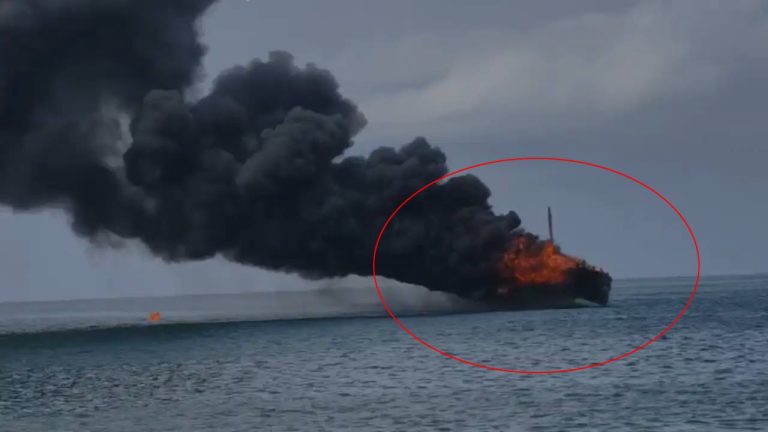 Gujarat: పోర్‌బందర్‌‌లో ప్రమాదం.. నిత్యవసర వస్తువులతో వెళ్తున్న నౌక దగ్ధం