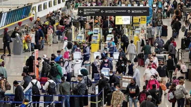 H-1B Visa: పెళ్లిళ్లు రద్దు, తల్లుల కన్నీరు..  ట్రంప్ H-1B చర్యతో భారతీయుల్లో కల్లోలం..