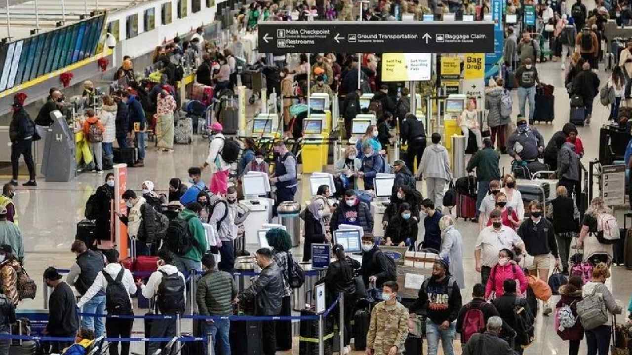 H-1B Visa: పెళ్లిళ్లు రద్దు, తల్లుల కన్నీరు..  ట్రంప్ H-1B చర్యతో భారతీయుల్లో కల్లోలం..