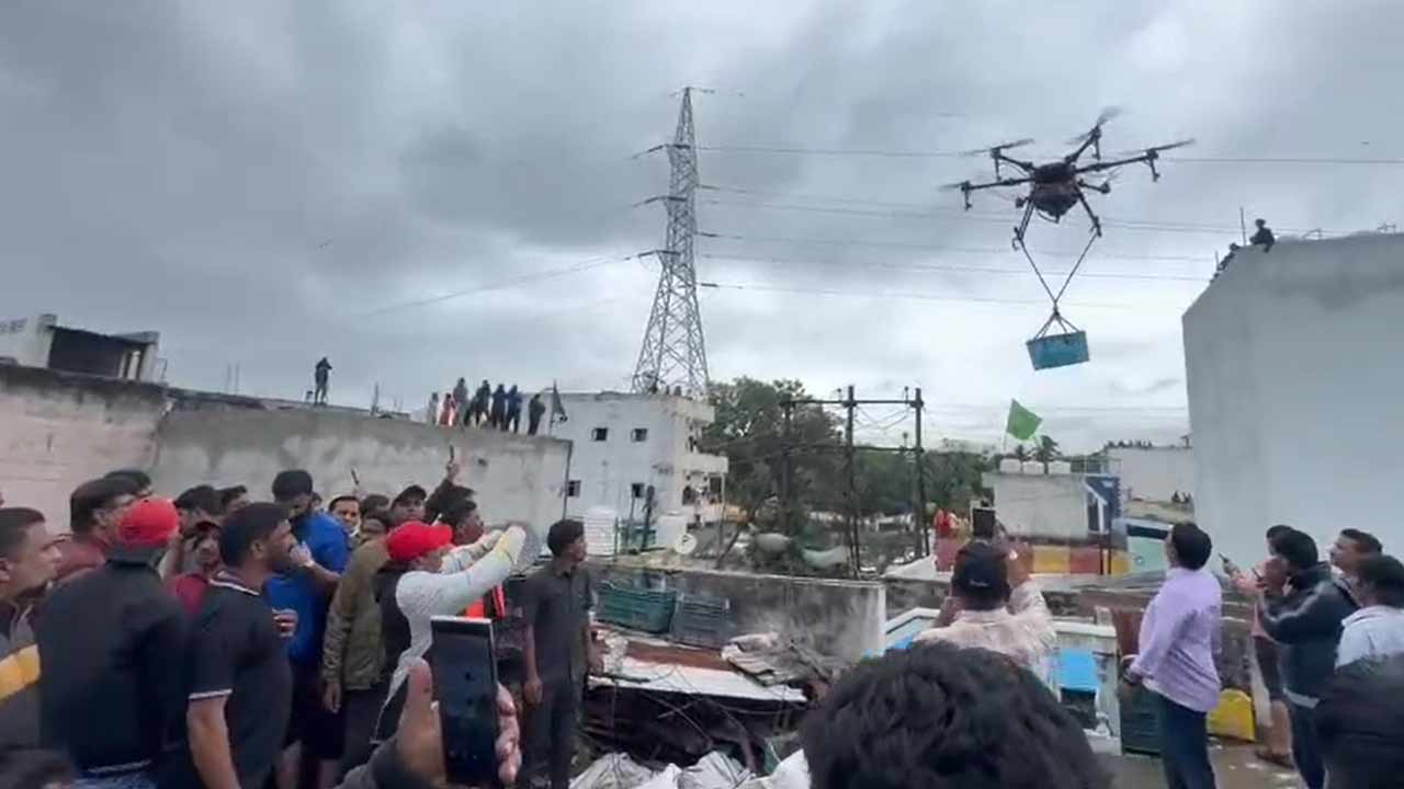 HYDRA : డ్రోన్ల ద్వారా చిక్కుకున్న వారికి ఆహారం పంపిణీ