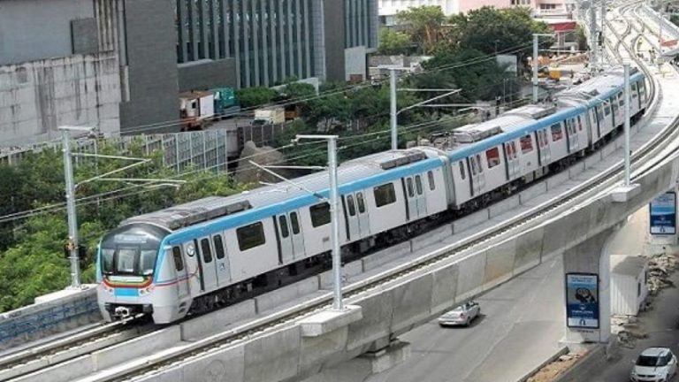 Hyderabad Metro: మెట్రో రాకపోకల సమయాల్లో మార్పులు.. లాస్ట్ ట్రైన్ మధ్యరాత్రి 1 గంట వరకు