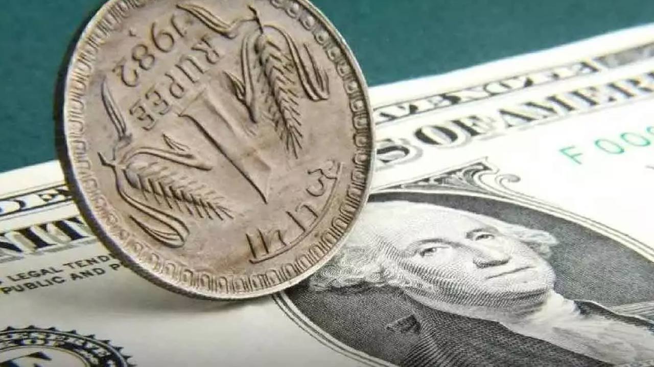 Indian Rupee: డాలర్‌తో పోలిస్తే రికార్డ్ స్థాయిలో రూపాయి పతనం.. భారత్ ఏం పాపం చేసింది..