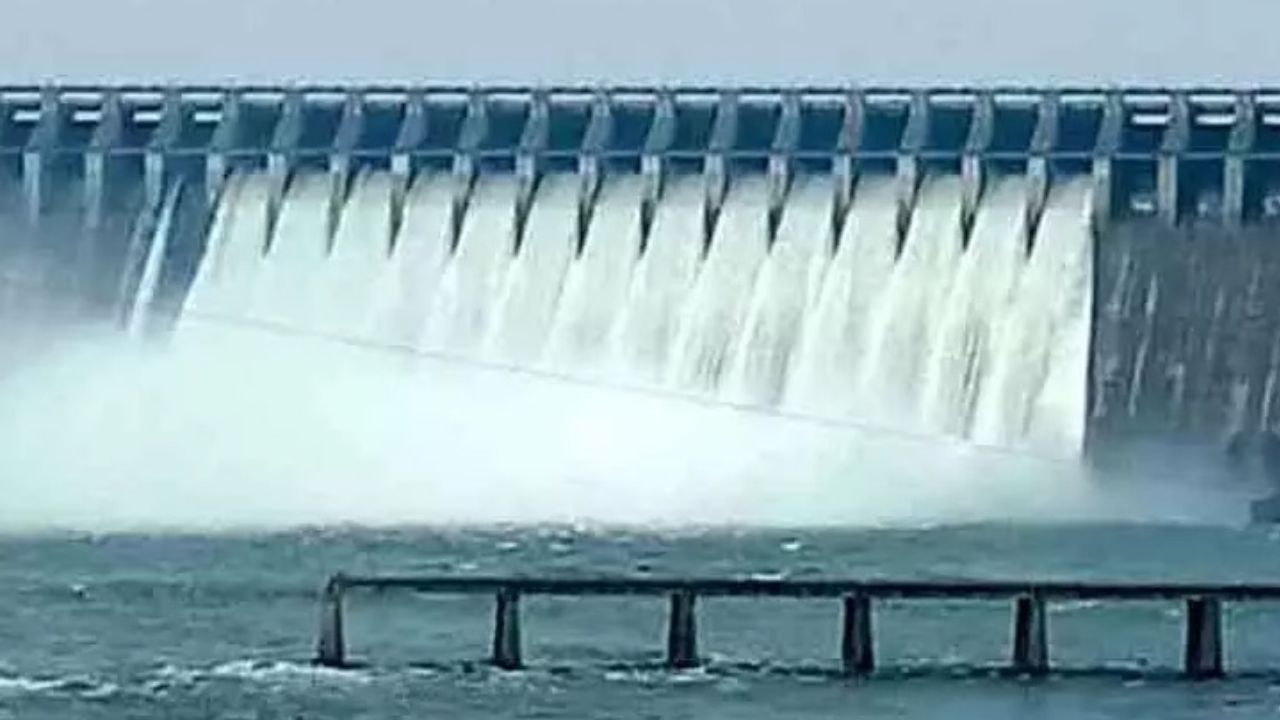 Telangana Reservoirs: మహారాష్ట్రలోని ప్రాజెక్టుల గేట్లు ఎత్తివేత.. తెలంగాణకు భారీగా వరద నీరు