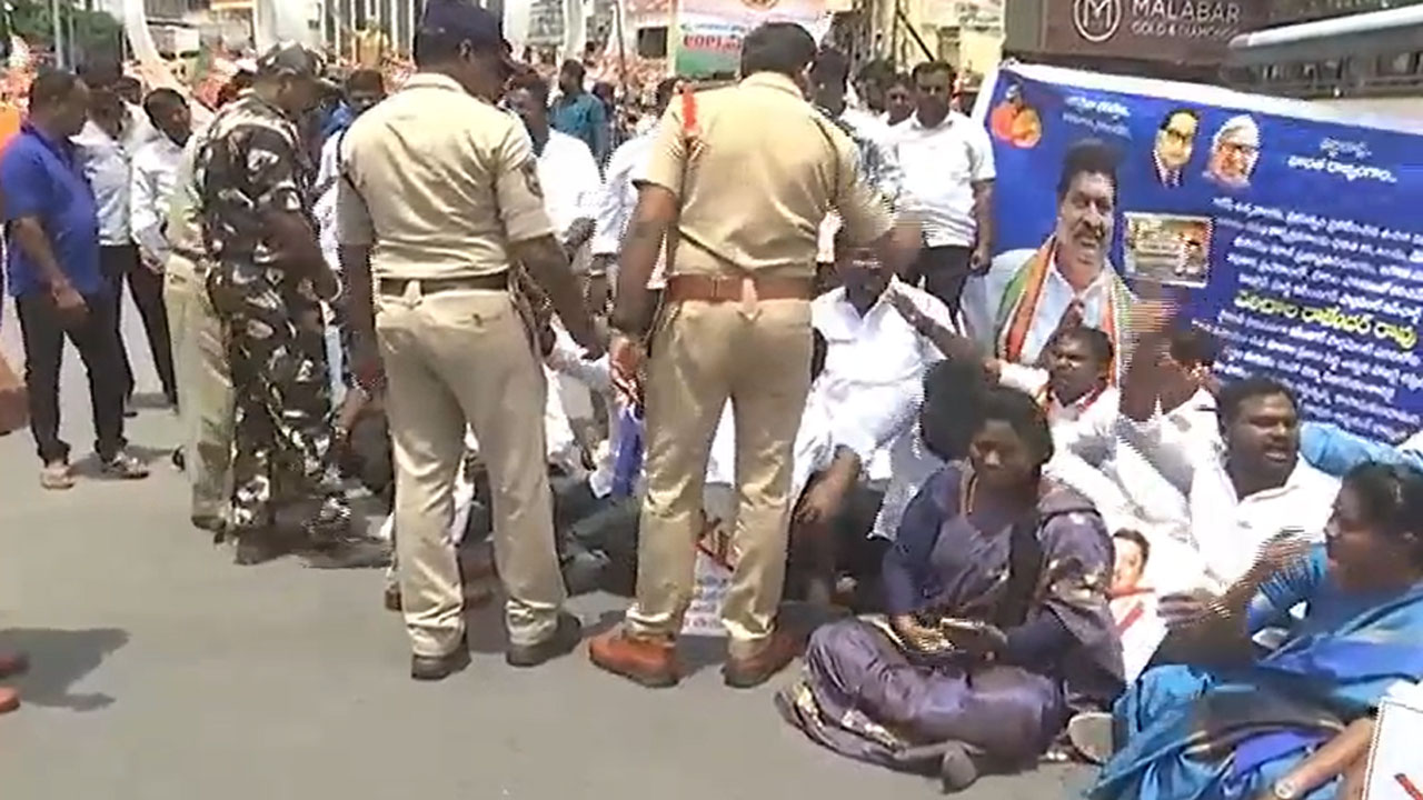 Karimnagar: కరీంనగర్ కాంగ్రెస్‌లో మరోసారి భగ్గుమన్న వర్గపోరు