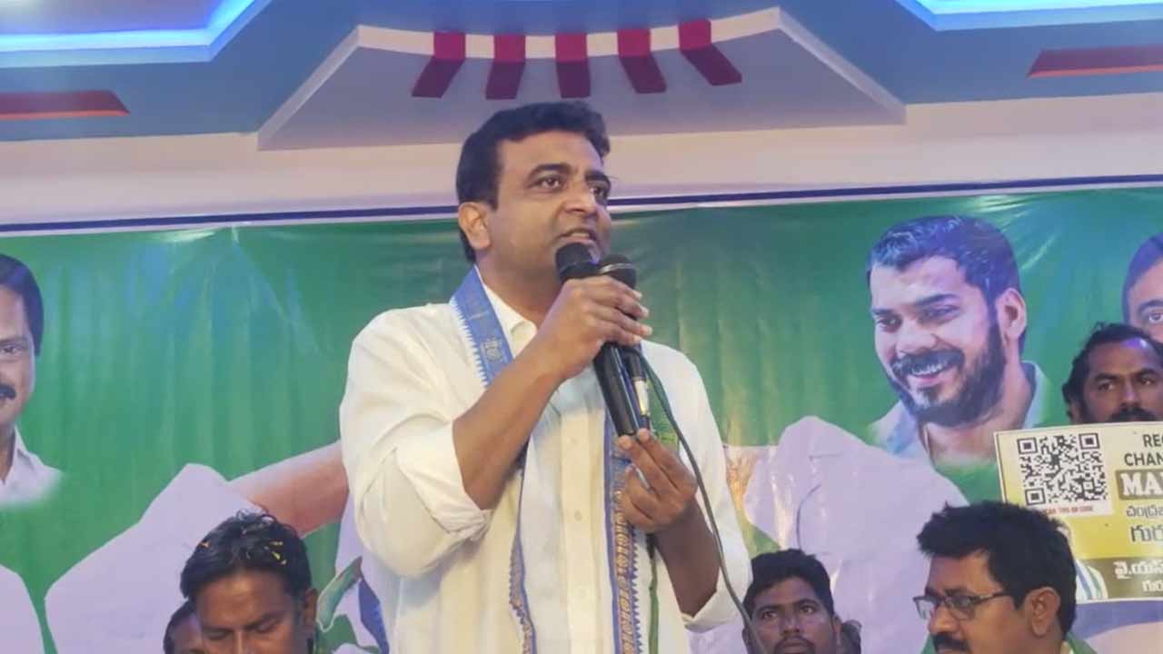 Kasu Mahesh Reddy: కర్రలతో కాదు.. గొడ్డలితో తిరిగి వస్తారు.. వైసీపీ నేత హాట్‌ కామెంట్స్..