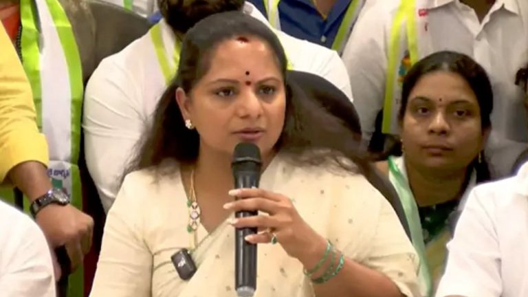 MLC Kavitha: హరీష్‌ రావు ట్రబుల్‌ షూటర్‌ కాదు.. బబుల్ షూటర్‌!