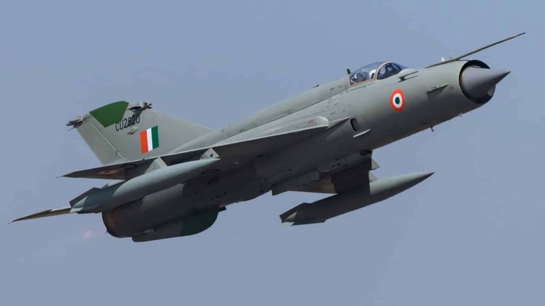 MiG-21 Retirement: శత్రు గుండెల్లో పరుగులు పెట్టిన యుద్ధ విమానం.. 62 ఏళ్ల సుదీర్ఘ ప్రయాణానికి ముగింపు..