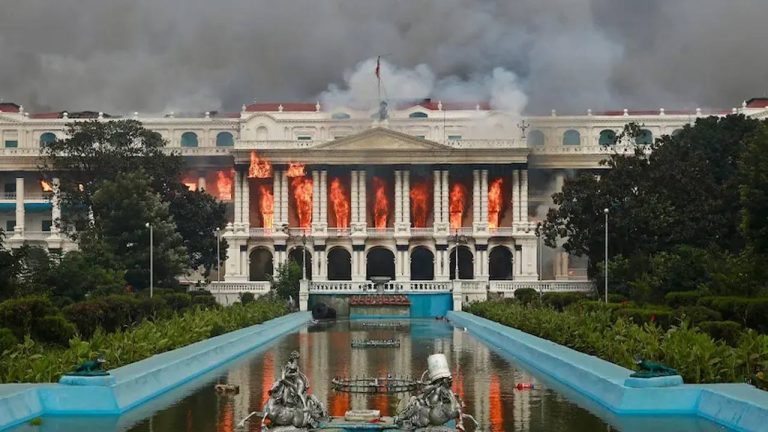 Nepal: ఆర్మీ చేతుల్లోకి నేపాల్.. కొనసాగుతున్న కర్ఫ్యూ