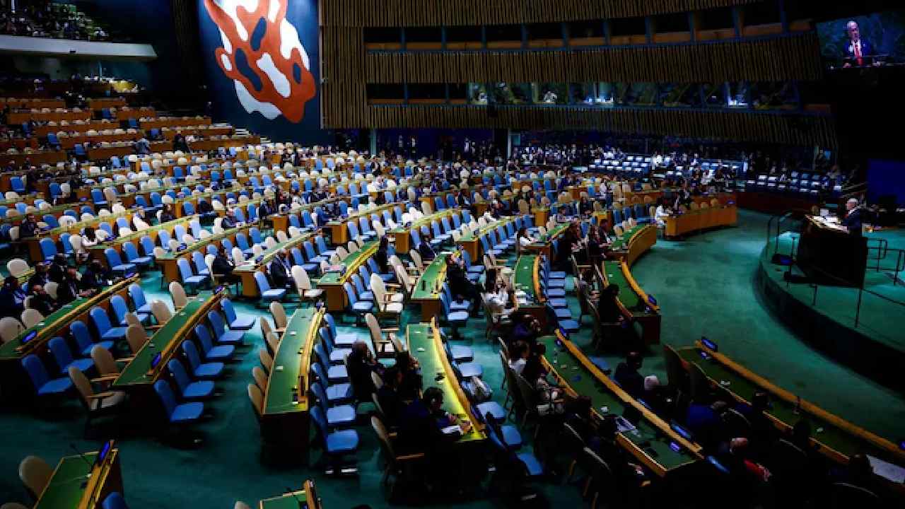 Netanyahu: నెతన్యాహుకు అవమానం.. ఖాళీ కుర్చీలను చూస్తూనే ప్రసంగం..