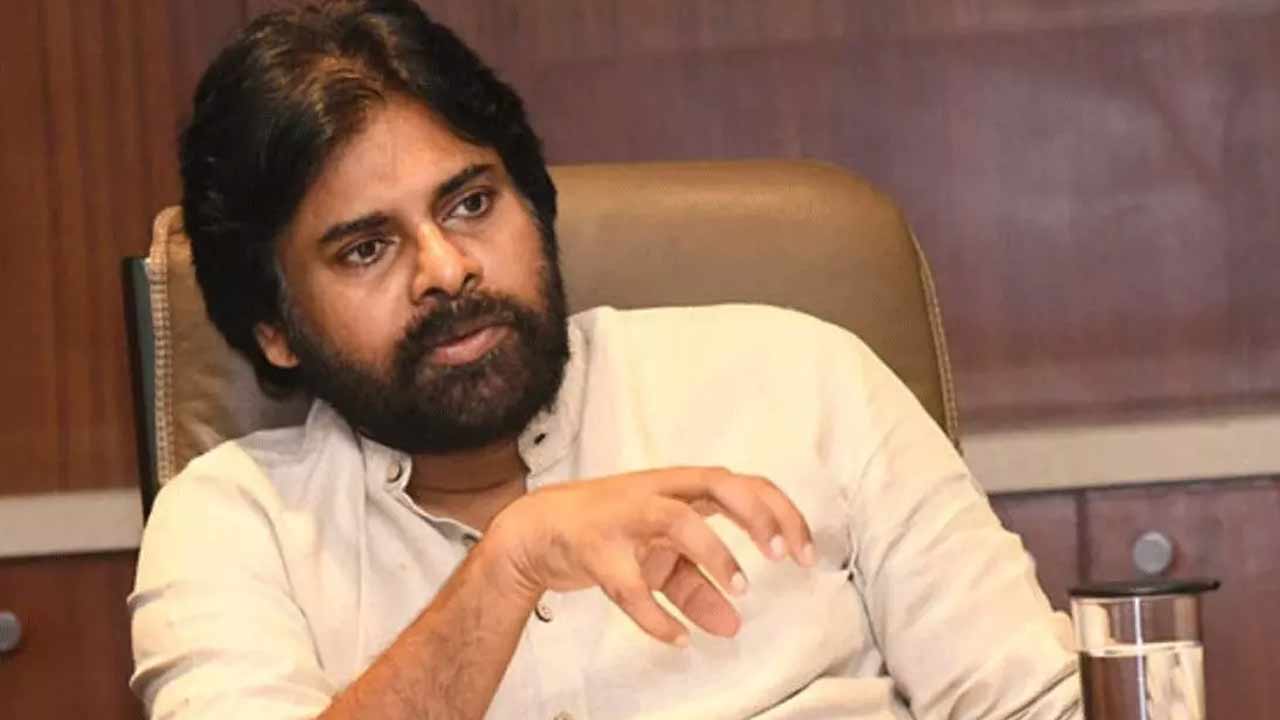 Pawan Kalyan Suffering With Viral Fever: వైరల్‌ ఫీవర్‌తో ఇబ్బంది పడుతోన్న పవన్‌ కల్యాణ్‌.. వైద్యుల సూచన మేరకు హైదరాబాద్‌కు..!