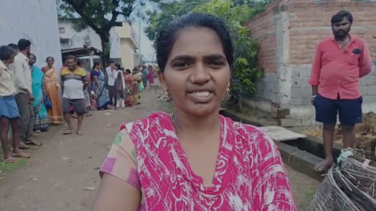 Snapchat Love: పెద్దపల్లిలో స్నాప్‌చాట్ ప్రేమ.. యువకుడి ఇంటిముందు ఇద్దరు పిల్లల తల్లి ధర్నా!