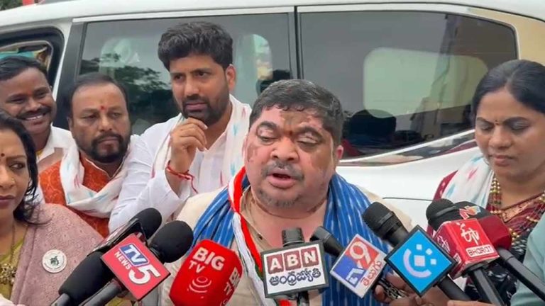 Ponnam Prabhakar : బలహీన వర్గాల నోటి కాడి ముద్ద లాగొద్దు