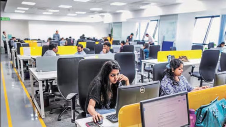 Mumbai:   ఓవర్ టైం జీతంతో పని గంటల పెంపు.. త్వరలో ఆర్డినెన్స్ జారీ…