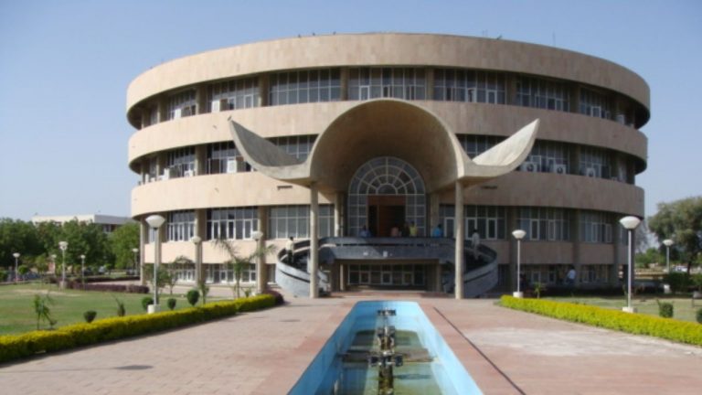 Uttar Pradesh: మూడు విశ్వవిద్యాలయాలలో 468 కాంట్రాక్ట్, 480 అవుట్‌సోర్సింగ్ పోస్టులకు ఆమోదం