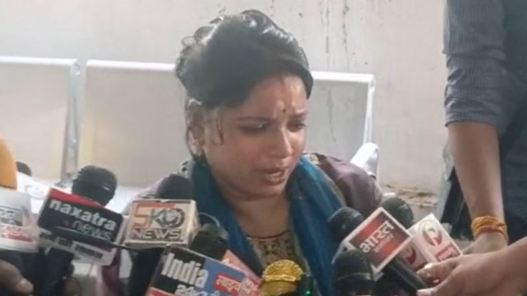 Uttar Pradesh: సీఎం ఆఫీస్ ముందే మహిళ అంత పని చేసిందా.. అసలేమైందంటే…