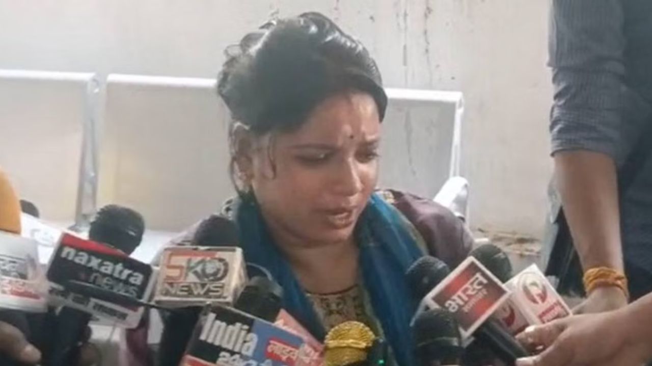 Uttar Pradesh: సీఎం ఆఫీస్ ముందే మహిళ అంత పని చేసిందా.. అసలేమైందంటే…